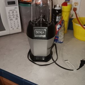 Silver/black nutri ninja professional 900 watt blender